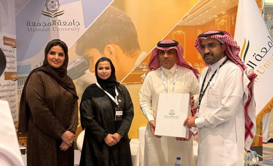 The Dean of the College of Nursing visits the university's booth at EDGEX2025 - عميد كلية التمريض تزور جناح جامعة المجمعة المشارك في المعرض الدولي للتعليم EDGEx