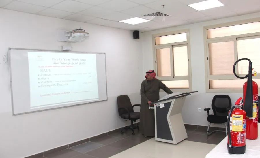 The Safety Department conducts a training program on Safety Means -  السلامة تُنفذ برنامج تدريبي عن كيفية التعامل مع وسائل السلامة