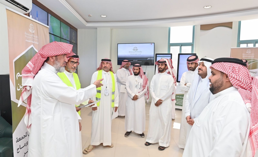 وكيل الجامعة للتنمية والاستثمار يتفقد عدد من مواقع حافلات النقل خلال فترة الاختبارات 