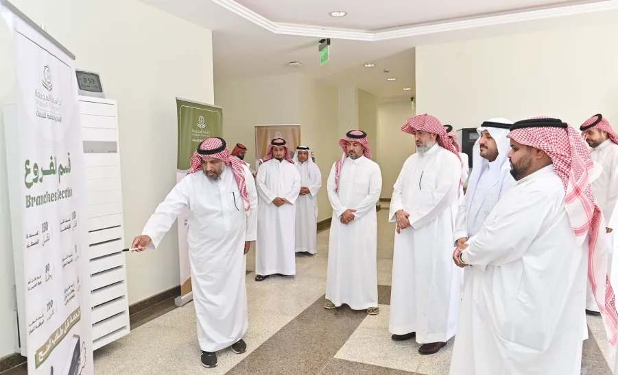 The Vice Rector for Development and Investment inspects bus sites during exam period -  وكيل الجامعة للتنمية والاستثمار يتفقد عدد من مواقع حافلات النقل خلال فترة الاختبارات 