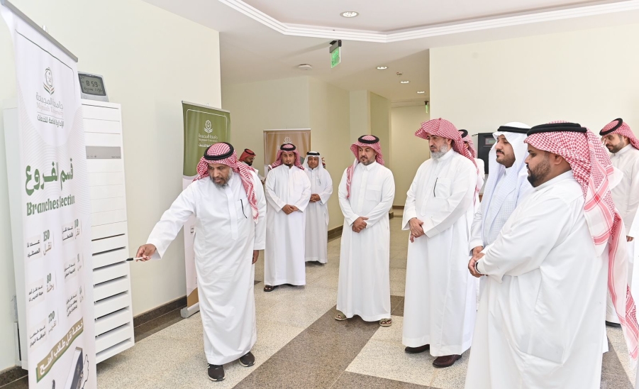 وكيل الجامعة للتنمية والاستثمار يتفقد عدد من مواقع حافلات النقل خلال فترة الاختبارات 