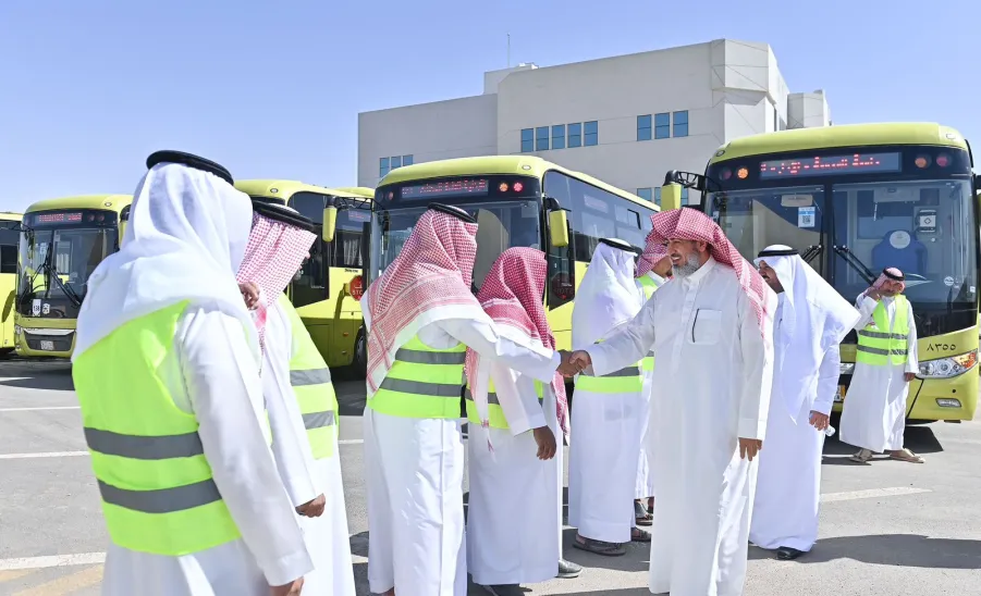 The Vice Rector for Development and Investment inspects bus sites during exam period -  وكيل الجامعة للتنمية والاستثمار يتفقد عدد من مواقع حافلات النقل خلال فترة الاختبارات 