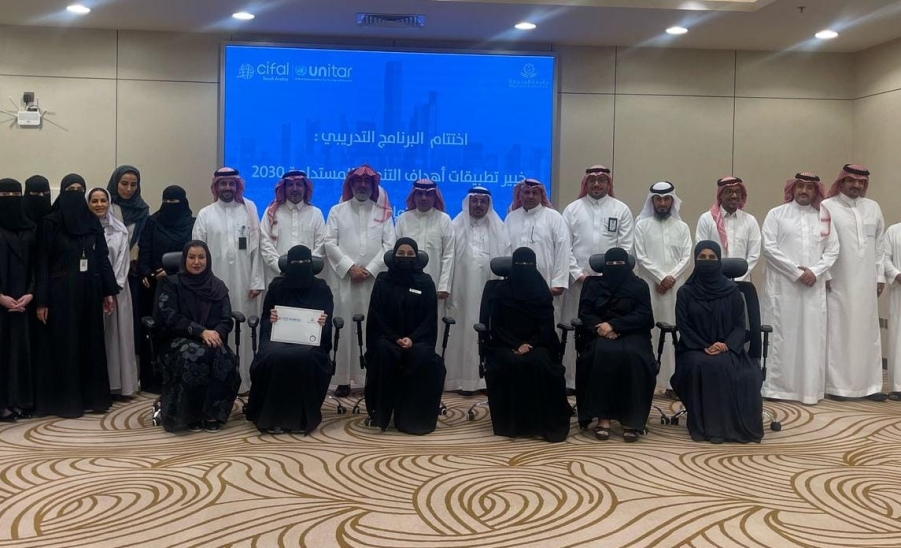 سعادة وكيل الجامعة للتنمية والاستثمار يختتم برنامج " خبير تطبيقات أهداف التنمية المستدامة٢٠٣٠"