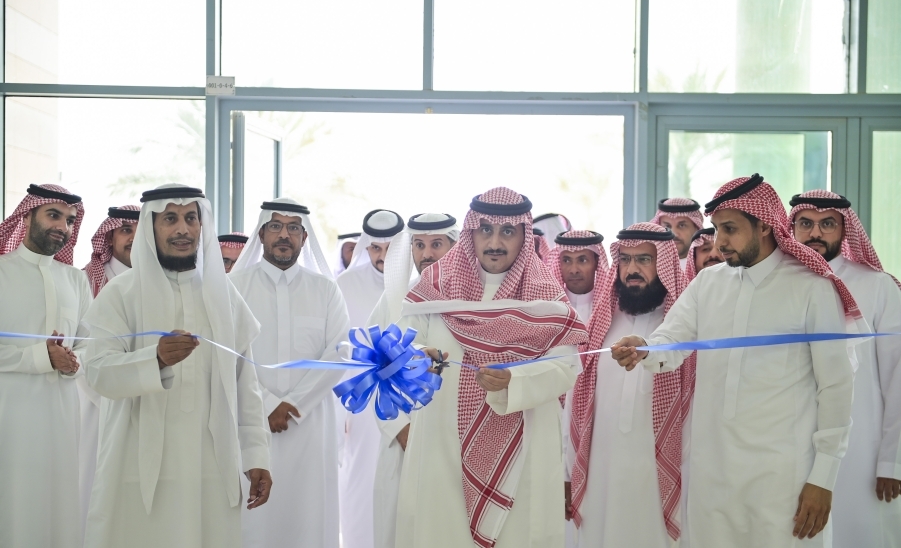 رئيس الجامعة يفتتح ملتقى المشروعات الطلابية والمعرض المصاحب