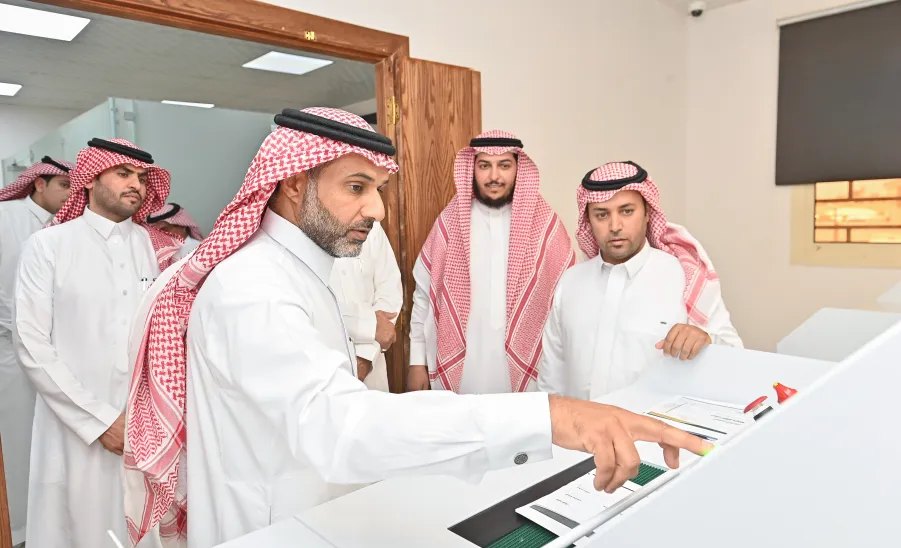 THE VICE-RECTOR LAUNCHES THE DOCUMENT DESTRUCTION FACILITY UNDER THE ARCHIVES AND RECORDS FACILITY
 -  .