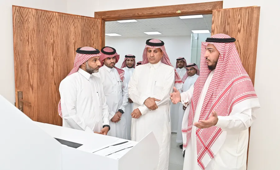 THE VICE-RECTOR LAUNCHES THE DOCUMENT DESTRUCTION FACILITY UNDER THE ARCHIVES AND RECORDS FACILITY
 -  .