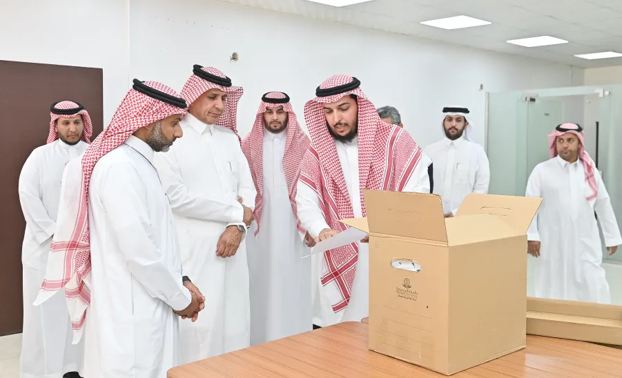 THE VICE-RECTOR LAUNCHES THE DOCUMENT DESTRUCTION FACILITY UNDER THE ARCHIVES AND RECORDS FACILITY
 -  .