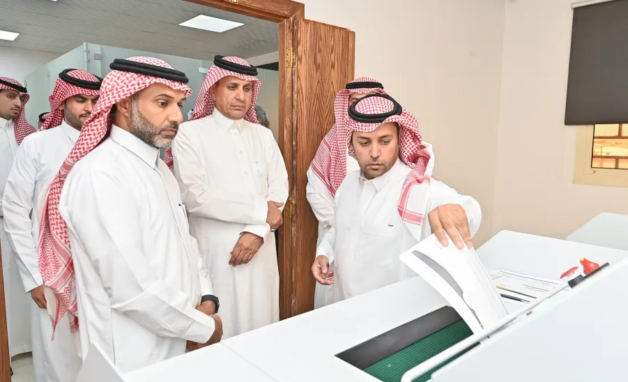 THE VICE-RECTOR LAUNCHES THE DOCUMENT DESTRUCTION FACILITY UNDER THE ARCHIVES AND RECORDS FACILITY
 -  .