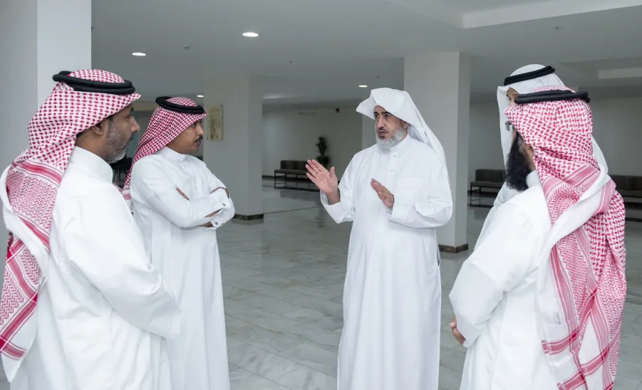 The Vice-Rector for Development and Investment visits the College of Sharia and Law to oversee its completed projects - كلية الشريعة والقانون