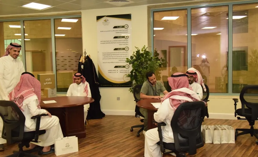 The Deanship of Graduate Studies and Scientific Research gives away graduation robes for postgraduate students - gssr