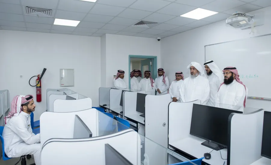 The Vice-Rector for Development and Investment visits the College of Sharia and Law to oversee its completed projects - كلية الشريعة والقانون