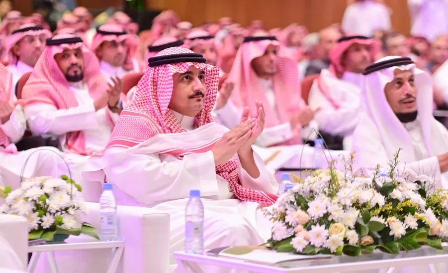 الجامعة تقيم حفل حصولها على تجديد الاعتماد المؤسسي الكامل وتكرم الفائزين بجائزة رئيس الجامعة للجودة والتميز - جامعة المجمعة