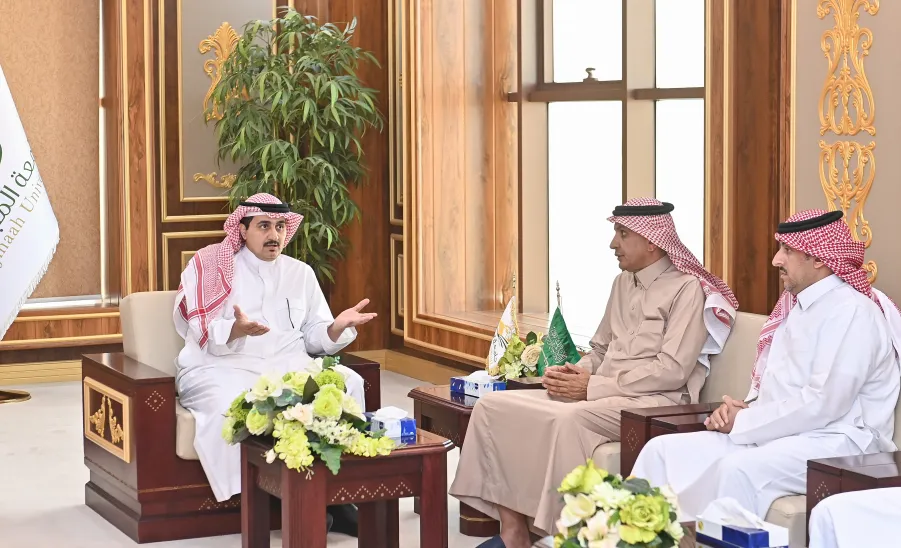 رئيس الجامعة يستقبل أعضاء لجنة إعداد الحساب الختامي - أعضاء لجنة إعداد الحساب الختامي