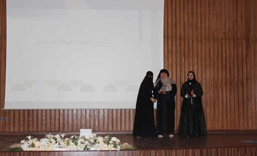 كلية التمريض تقيم حفل ختام الأنشطة للعام الأكاديمي 1446هـ
