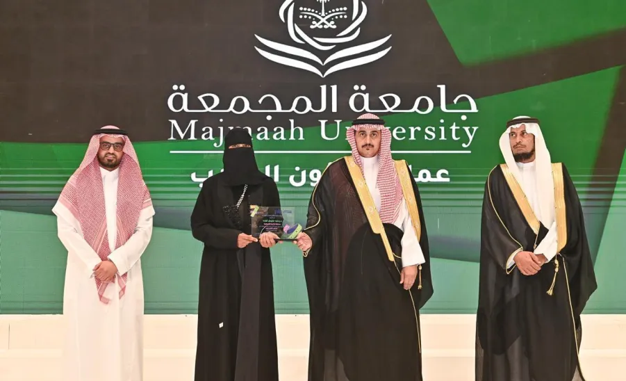 Dr. Rehab Al-Wazza wins first place at the University’s 7th Student Forum -  جائزة 