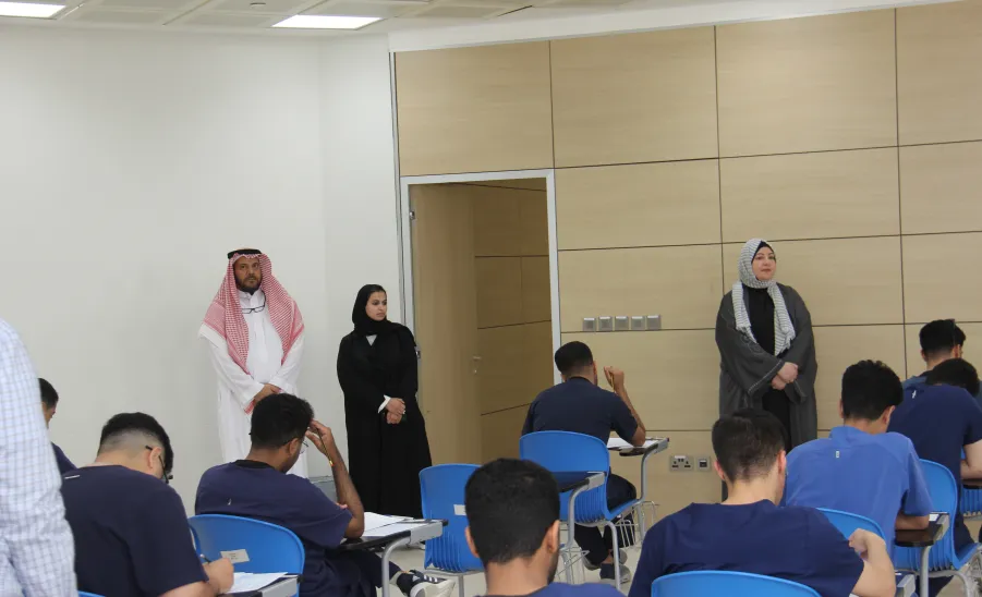 The Dean of the College of Nursing inspects the progress of final examinations for the Academic Year 1446 AH -  عميد كلية التمريض تتفقد سير الاختبارات النهائية للعام الجامعي 1446هـ