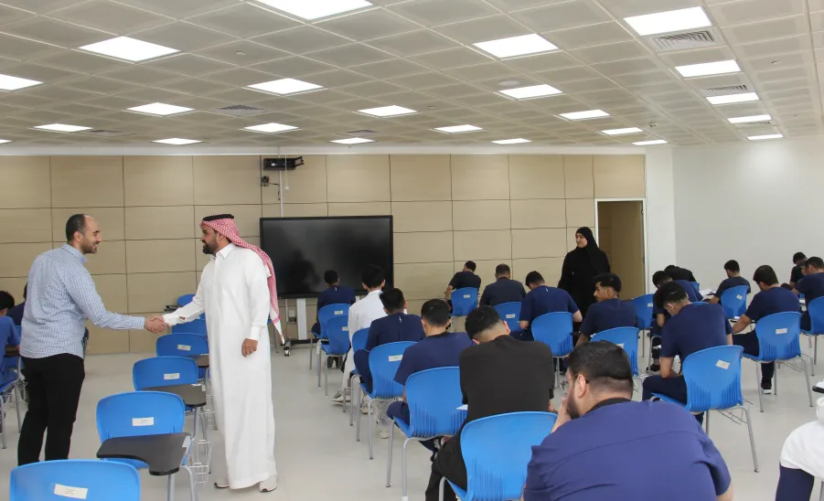 The Dean of the College of Nursing inspects the progress of final examinations for the Academic Year 1446 AH -  عميد كلية التمريض تتفقد سير الاختبارات النهائية للعام الجامعي 1446هـ