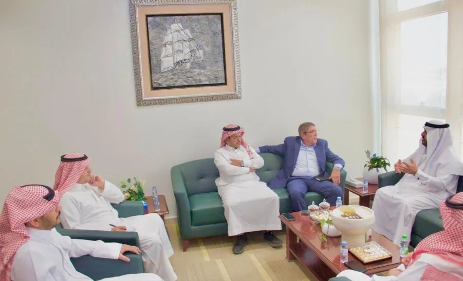 The Applied College CEO holds a meeting with Kirby International to Discuss Strategic Partnership

 - توقيع 