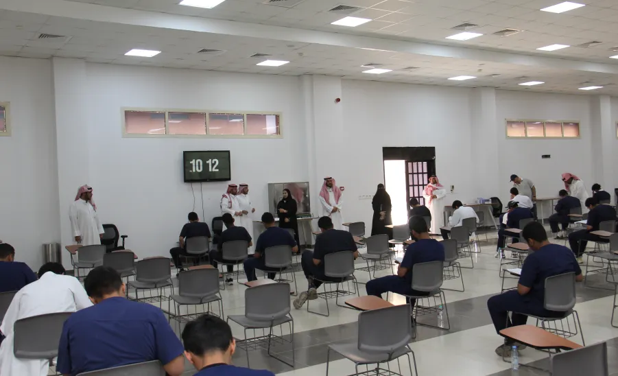 The Dean of the College of Nursing inspects the progress of final examinations for the Academic Year 1446 AH -  عميد كلية التمريض تتفقد سير الاختبارات النهائية للعام الجامعي 1446هـ