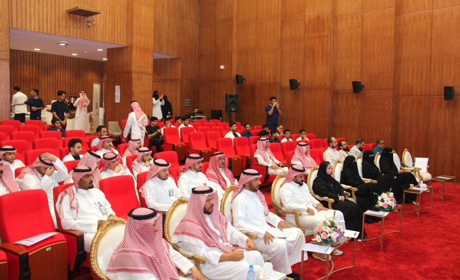 كلية التمريض تقيم حفل ختام الأنشطة للعام الأكاديمي 1446هـ
