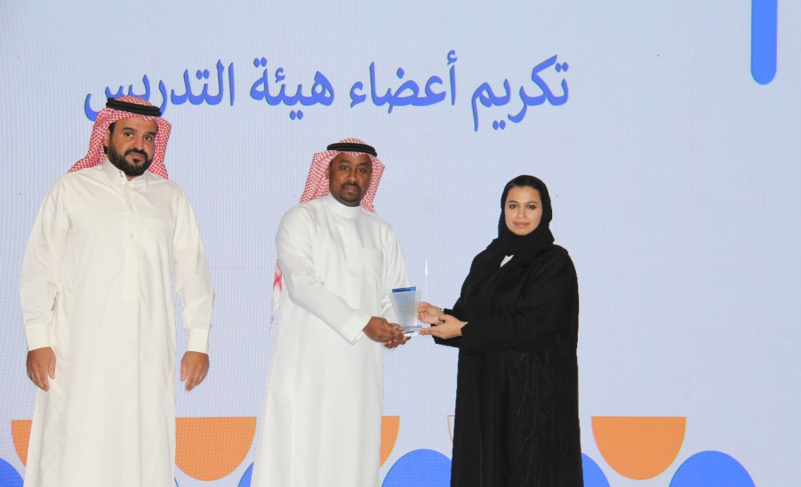 كلية التمريض تقيم حفل ختام الأنشطة للعام الأكاديمي 1446هـ