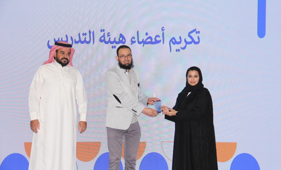كلية التمريض تقيم حفل ختام الأنشطة للعام الأكاديمي 1446هـ