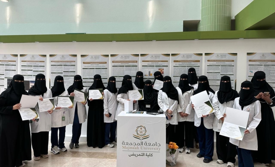 طالبات كلية التمريض يحصدن المركزين الأول والثاني في "ملتقى المشروعات الطلابية المتميزة"