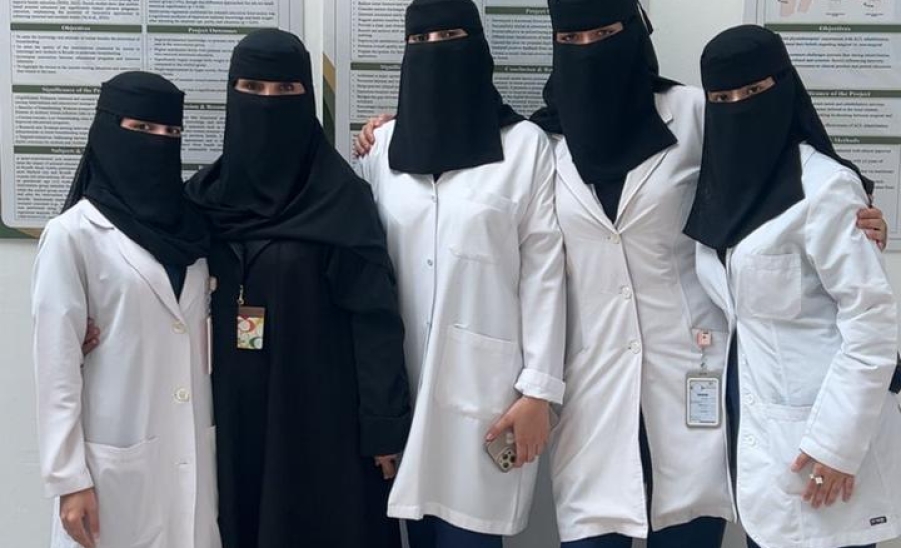 طالبات كلية التمريض يحصدن المركزين الأول والثاني في "ملتقى المشروعات الطلابية المتميزة"