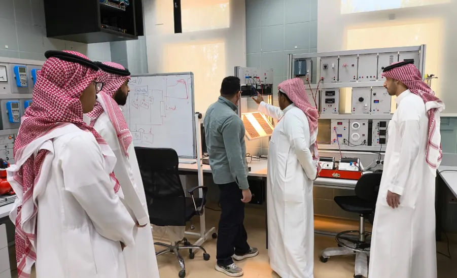 The Center for Engineering and Applied Sciences Research conducts a training course on Equipment and Applications in the Sustainability Lab - #