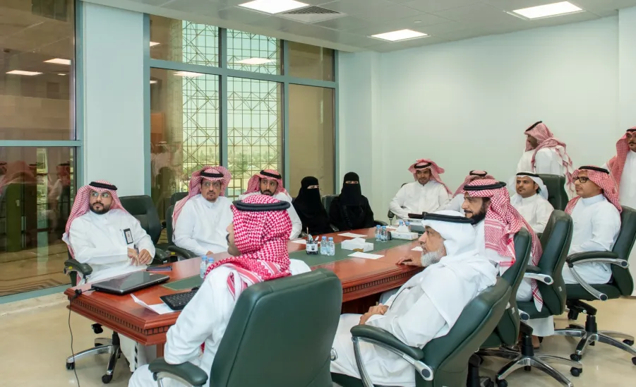 عدد من مسؤولي الجامعة في زيارة لعمادة تقنية المعلومات والتعليم الإلكتروني - زيارة جهات الجامعة لعمادة تقنية المعلومات والتعليم الإلكتروني