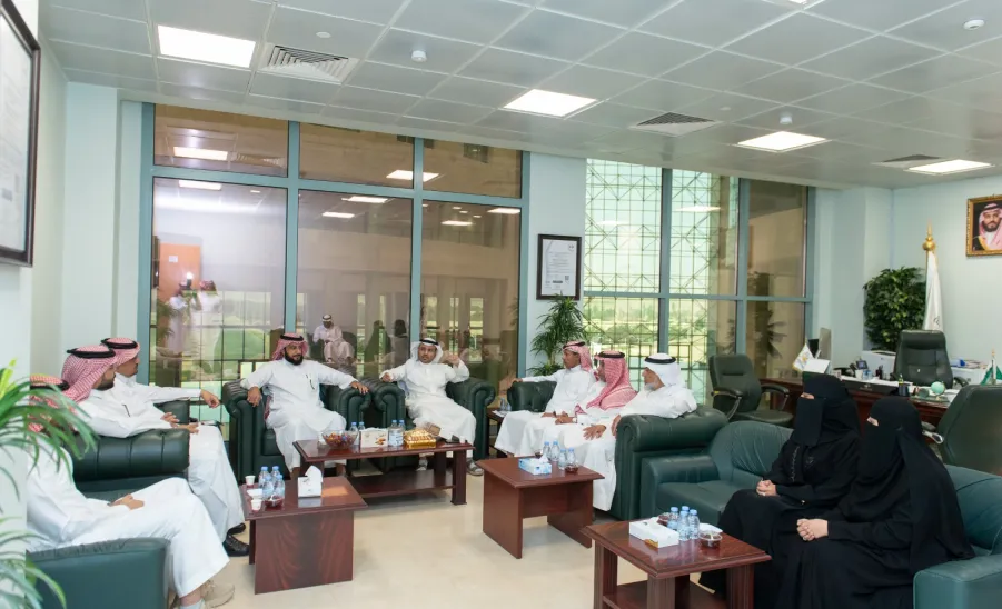 عدد من مسؤولي الجامعة في زيارة لعمادة تقنية المعلومات والتعليم الإلكتروني - زيارة جهات الجامعة لعمادة تقنية المعلومات والتعليم الإلكتروني