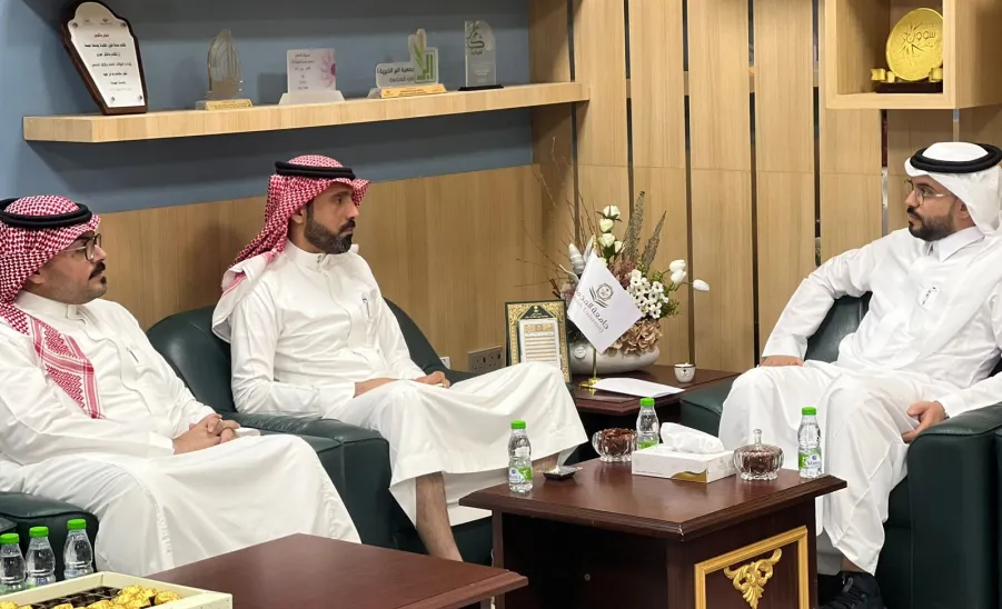 The Director of Public Relations and Conferences welcomes the Director of Performance and Compliance -  جانب من الزياره