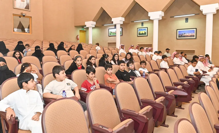 A CLOSING CEREMONY TO MARK THE END OF THE ENGLISH COURSE AT ABDULRAHMAN AL-SUDAIRY CULTURAL CENTER - من ختام دورة اللغة الإنجليزية