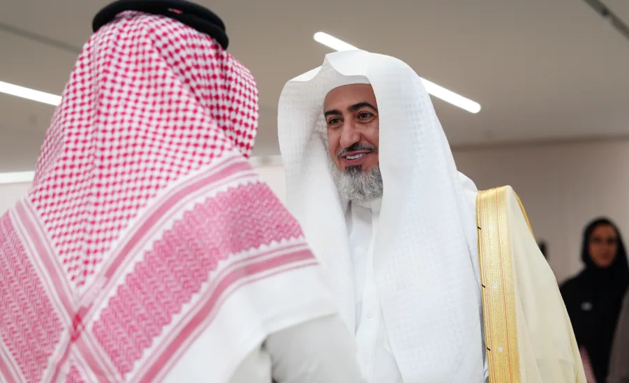 بالشراكة بين الجامعة وهيئة حقوق الإنسان:  وكيل الجامعة للتنمية والاستثمار يشارك في حفل ختام برنامج "خبير في حقوق الإنسان" - وكيل جامعة المجمعة للتنمية والاستثمار