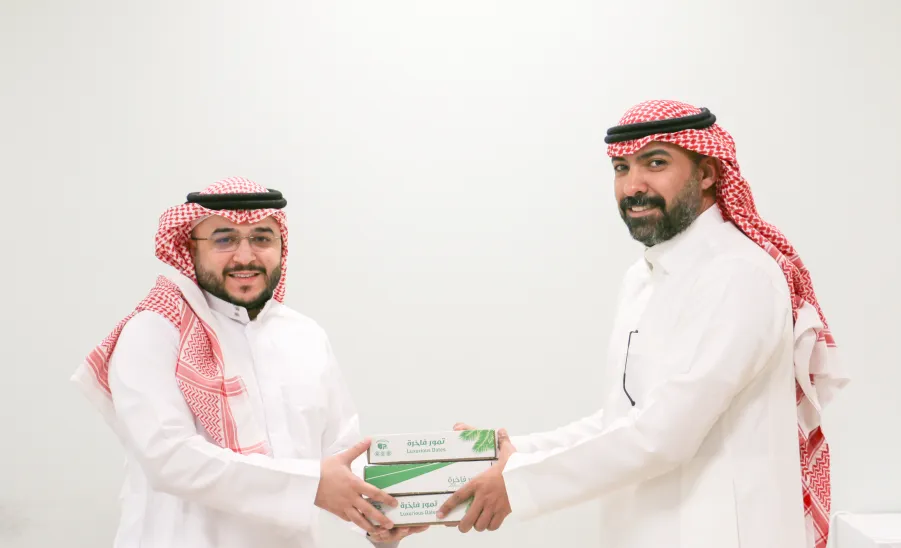 PROJECTS, OPERATIONS, AND MAINTENANCE ADMINISTRATION DISTRIBUTES DATES TO UNIVERSITY STAFF - صورة
