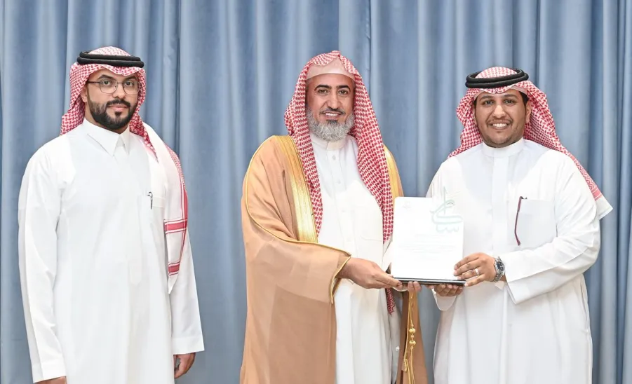 The Vice-Rector for Development and Investment honors the Administration on Public Relations Day -  وكيل الجامعة للتنمية و الاستثمار يُكرّم الإدارة في اليوم العالمي للعلاقات العامة