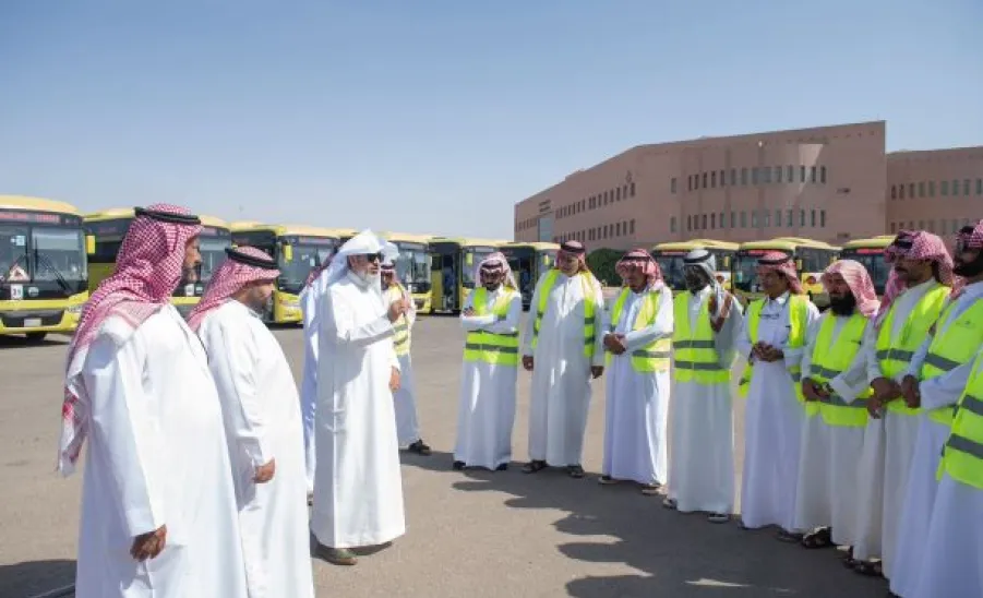 وكيل الجامعة للتنمية والاستثمار يتفقد عدداً من مواقع النقل التعليمي بالكليات  - 1