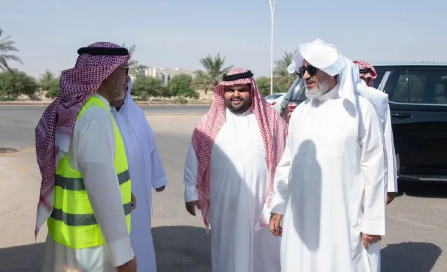 وكيل الجامعة للتنمية والاستثمار يتفقد عدداً من مواقع النقل التعليمي بالكليات  - 1