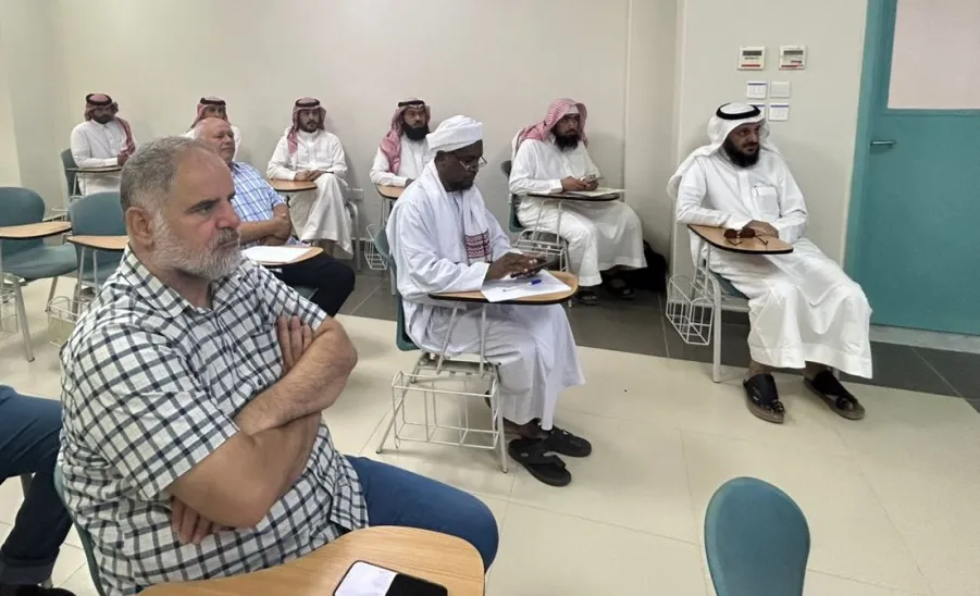 The College of Sharia and Law holds a Training Workshop on using Interactive Smart Screens - كلية الشريعة والقانون