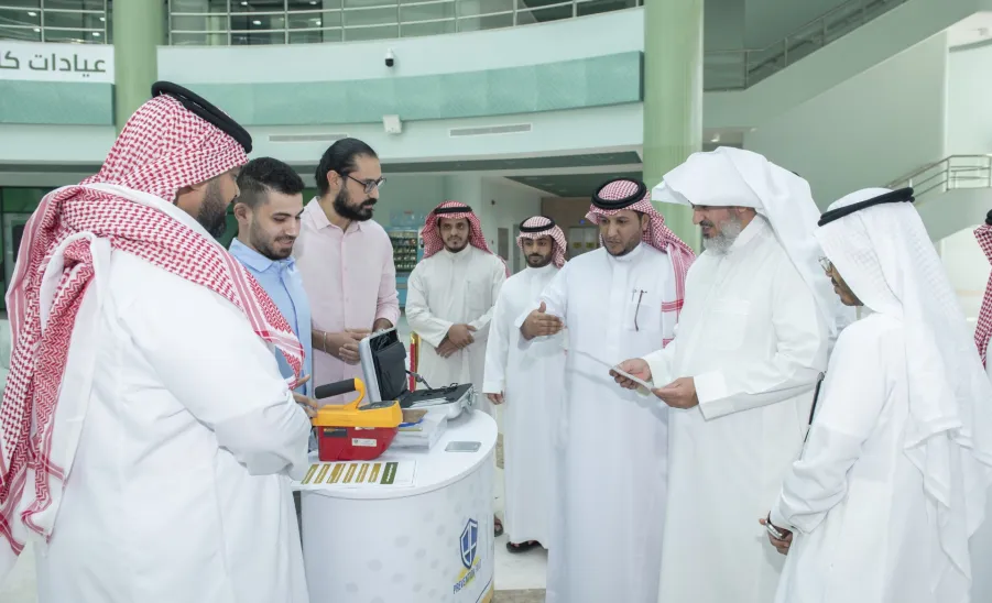 وكيل الجامعة للتنمية والاستثمار يدشن الركن التوعوي للحماية من الإشعاع -  وكيل الجامعة للتنمية والاستثمار يدشن الركن التوعوي للحماية من الاشعاع