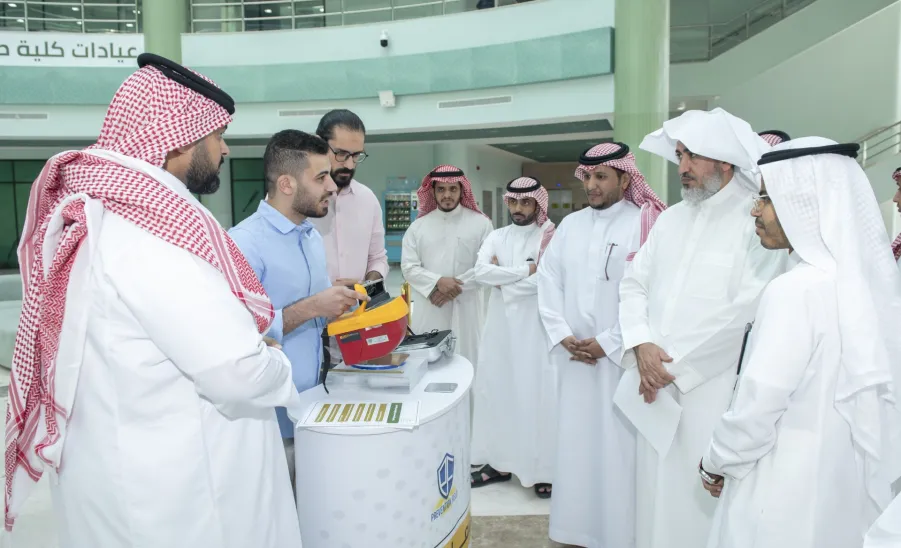 وكيل الجامعة للتنمية والاستثمار يدشن الركن التوعوي للحماية من الإشعاع -  وكيل الجامعة للتنمية والاستثمار يدشن الركن التوعوي للحماية من الاشعاع