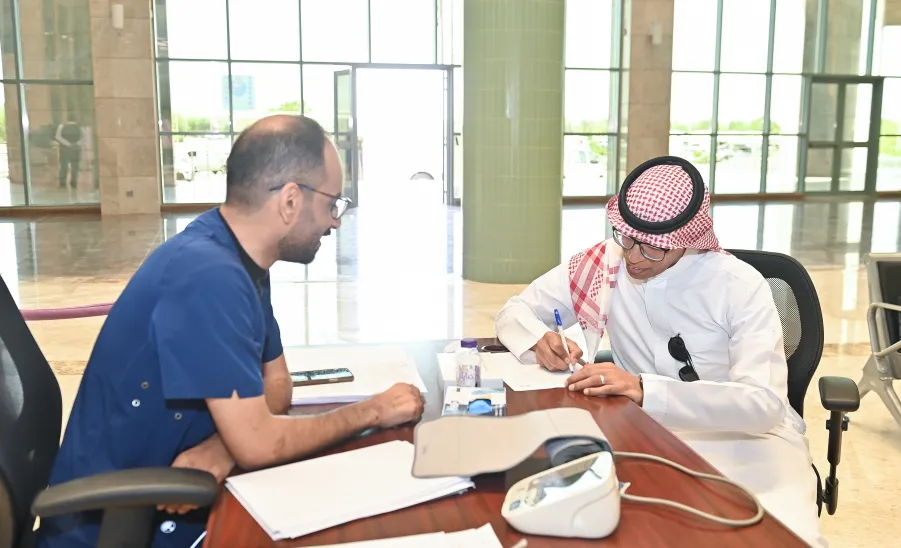 الجامعة تشارك في الحملة الوطنية السنوية للتبرع بالدم بالتعاون مع مستشفى حوطة سدير -  جامعة المجمعة
