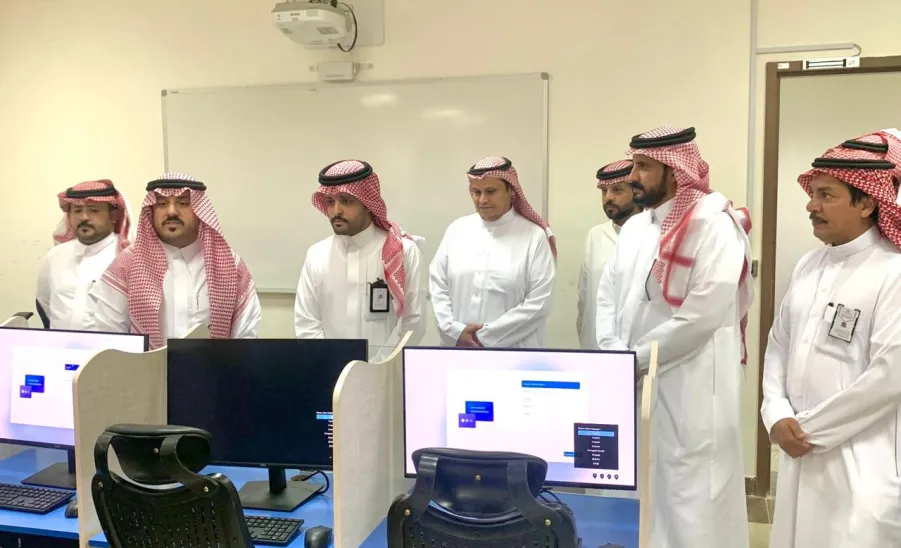 CEO of the Applied College visits Remah branch  -  لقاء