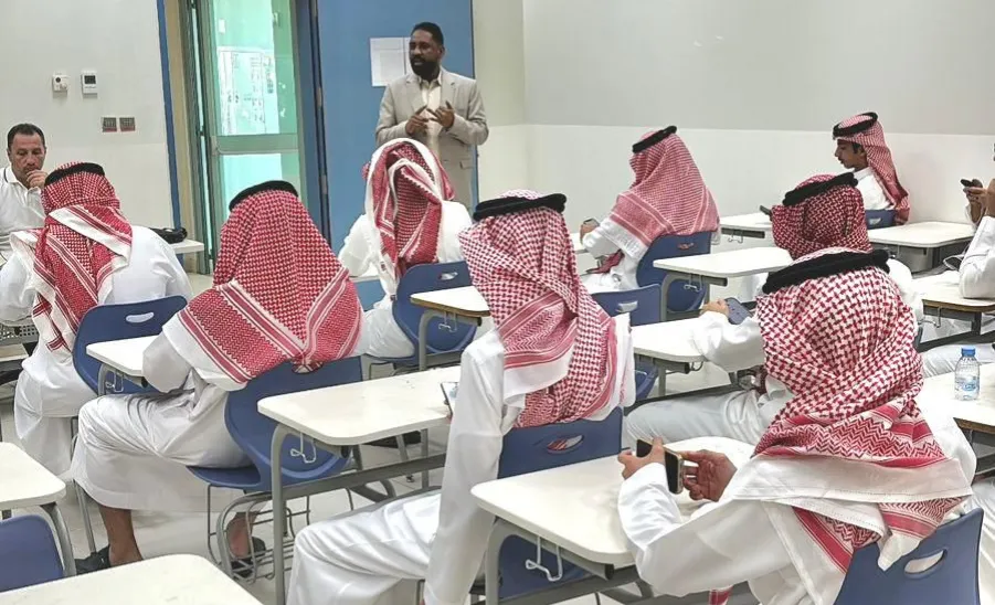 الكلية تستقبل الطلبة المستجدين وتعرّفهم بلوائح وأنظمة الجامعة - لقاء