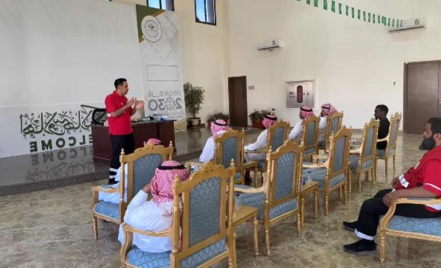 الإدارة العامة للخدمات تقيم دورة تدريبية عن الإسعافات الأولية بالتعاون مع الهلال الأحمر السعودي  -  1