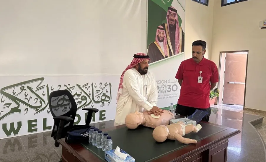 الإدارة العامة للخدمات تقيم دورة تدريبية عن الإسعافات الأولية بالتعاون مع الهلال الأحمر السعودي  -  1