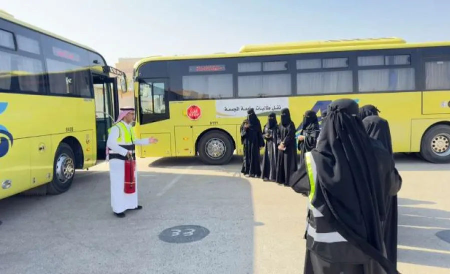 الإدارة العامة للخدمات تنهي برنامجها التدريبي لدرء المخاطر للطالبات  -  1