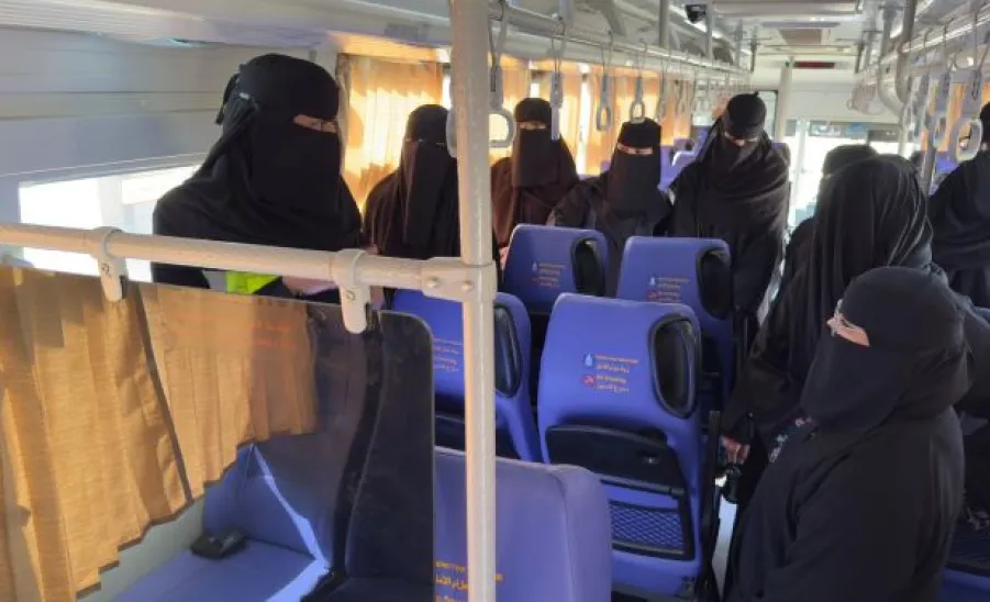 الإدارة العامة للخدمات تنهي برنامجها التدريبي لدرء المخاطر للطالبات  -  1