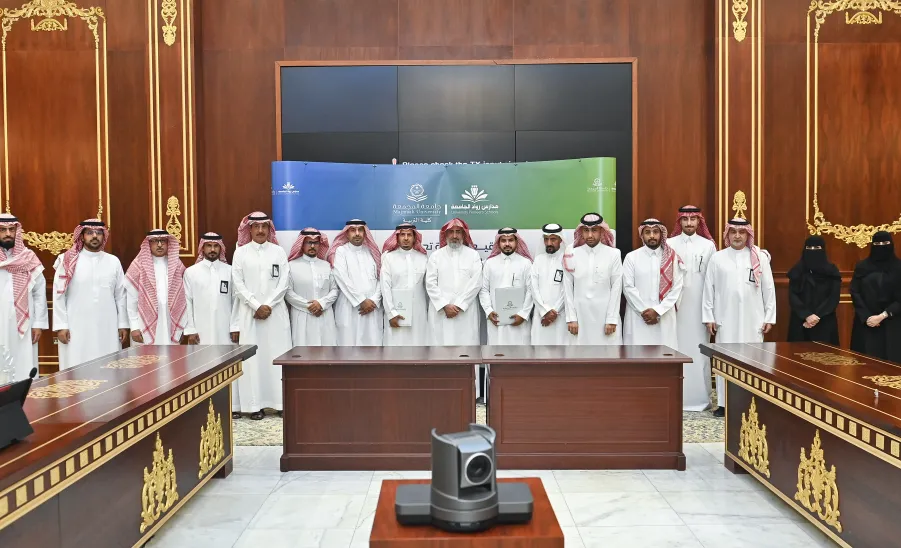 توقيع اتفاقية تعاون بين كلية التربية ومدارس رواد الجامعة  -  توقيع اتفاقية تعاون بين كلية التربية ومدارس رواد الجامعة 
