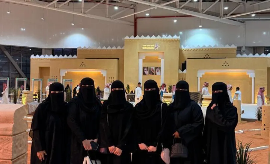 طلبة الجامعة في زيارة إلى معرض الصقور والصيد السعودي الدولي 2025 -  2